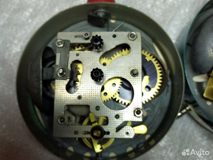 Будильник механический. Янтарь СССР