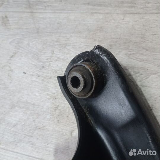 Рычаг правый Renault Logan 04-14г