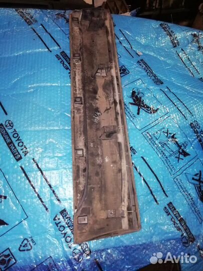 Молдинг двери задний правый Тойота хайлендер 40