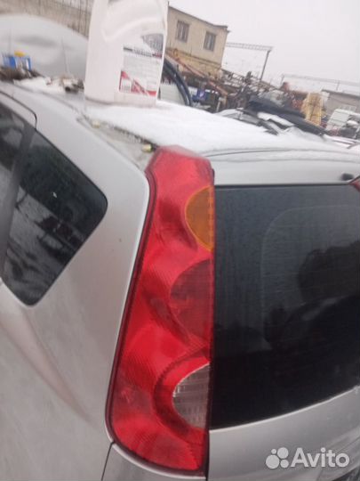 Фонарь задний правый Nissan Note 1