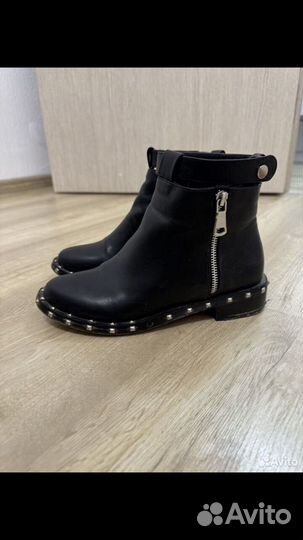 Продам ботинки