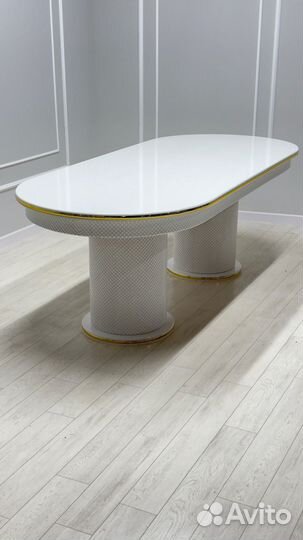 Стол и стулья