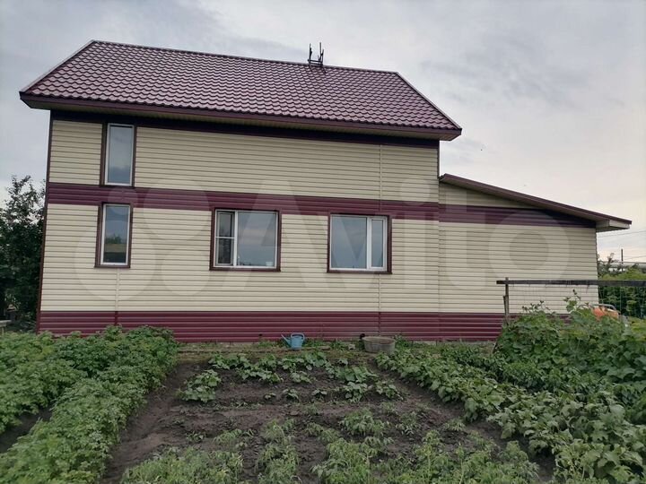 Коттедж 180 м² на участке 9 сот.