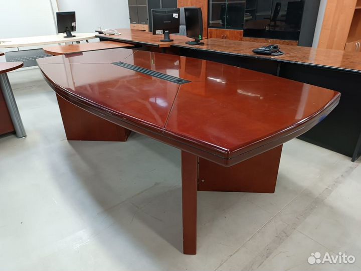 Стол для переговоров Б.У