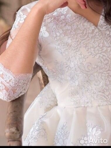 Платье молочное с серебряными узорами 44