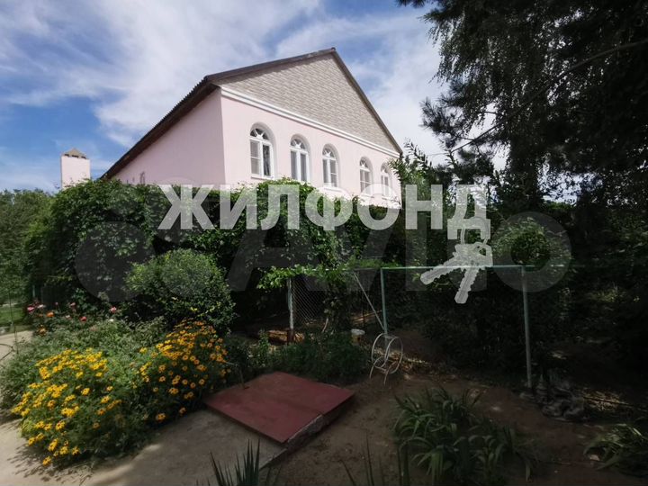 Коттедж 262 м² на участке 10 сот.