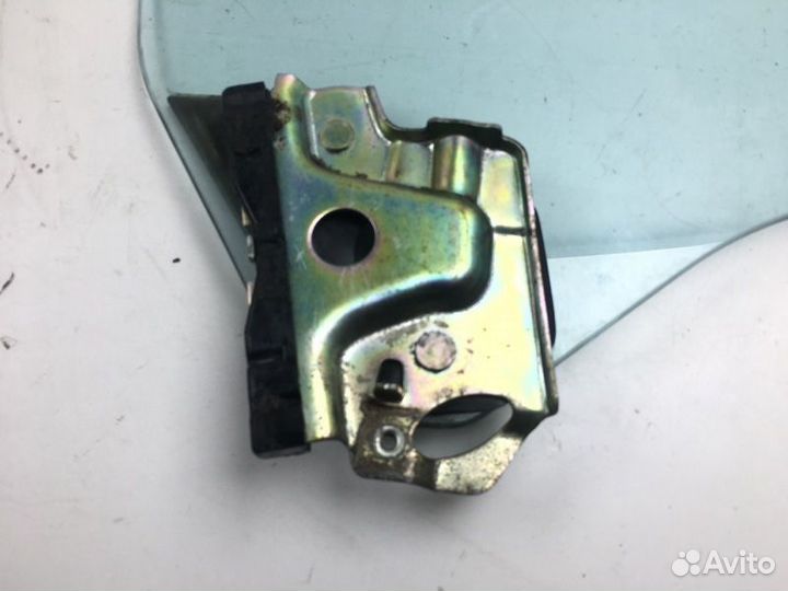 Стекло двери переднее левое Subaru Leone 1986