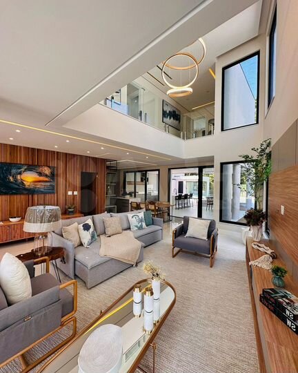 Коттедж 193 м² на участке 7 сот.