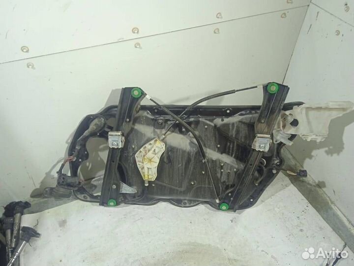 Стеклоподъемник передний левый Volkswagen Passat