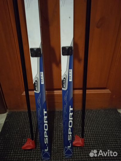 Лыжи беговые, пластиковые и палки стекло-волокно