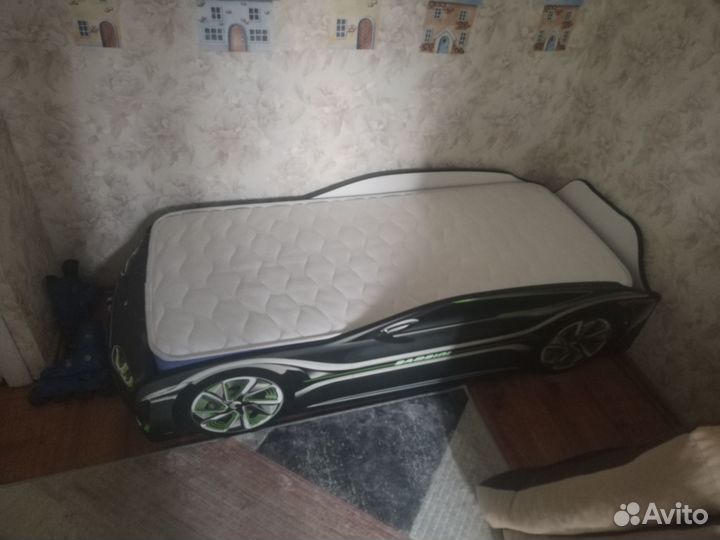 Продаю детскую кровать с матрасом