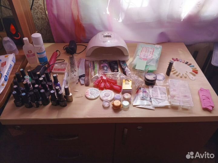 Лампа для ногтей и все для маникюра