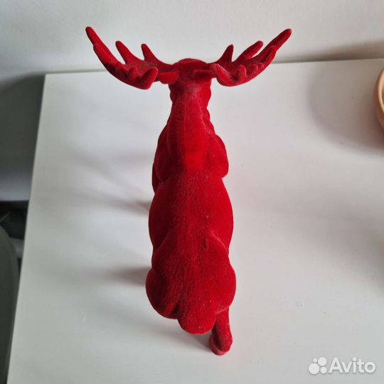 Фигурка лось бархатная красная настольная