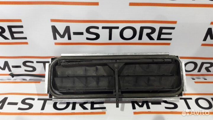 Решетка вентиляционная задняя левая Mercedes-Benz