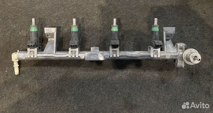 Форсунки,топливная рампа Ford Focus 1 1.6 Zetec