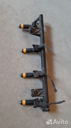 Renault Symbol топливная форсунка