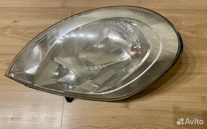Фара правая Renault Traffic/Opel Vivaro