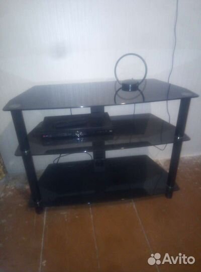 Стеклянная тумба под тв