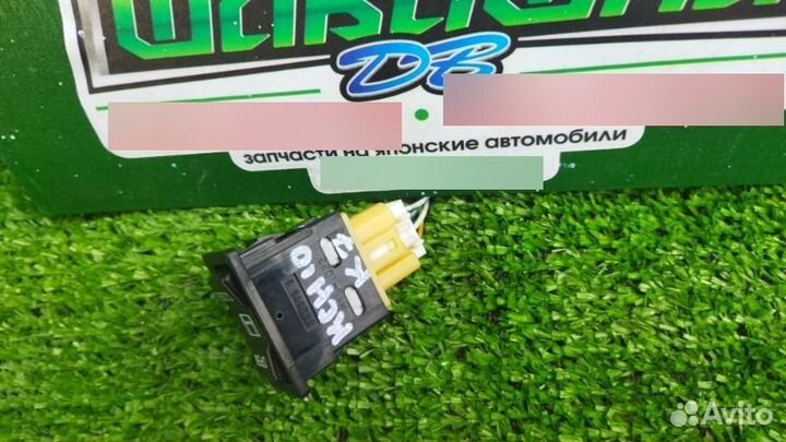 Блок управления шторками Toyota Grand Hiace KCH10