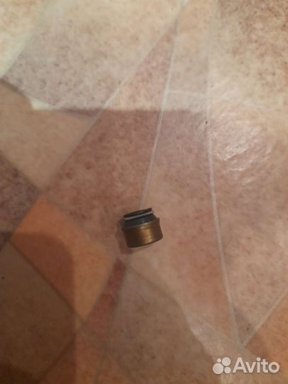 Прокладка клапанной крышки,маслосъемные колпачки