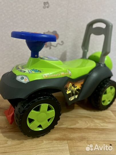 Машинка каталка толокар