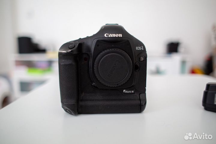 Зеркальный фотоаппарат canon eos 1d mark iii