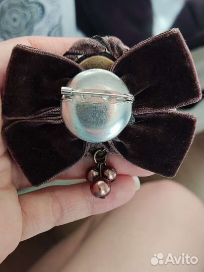 Брошь и подвеска Камелия