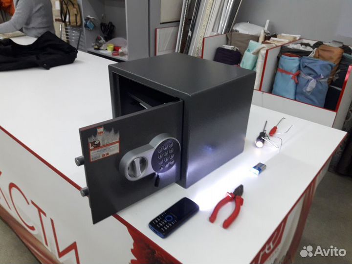 Вскрытие и замена замков Автомобиля дверей