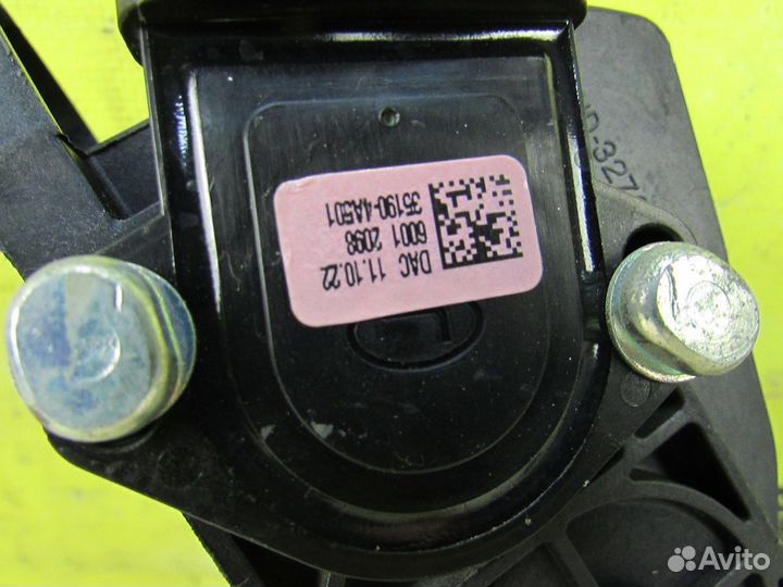 Hyundai Solaris Педаль газа