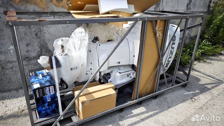 Мотор лодочный Suzuki DF175ATX белый в наличии