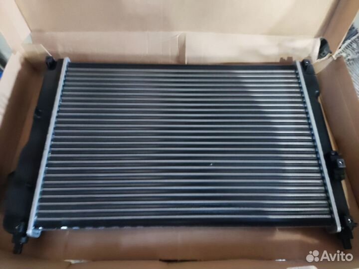 Радиатор охлаждения Шевроле aveo
