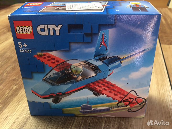 Lego City 60323 самолет