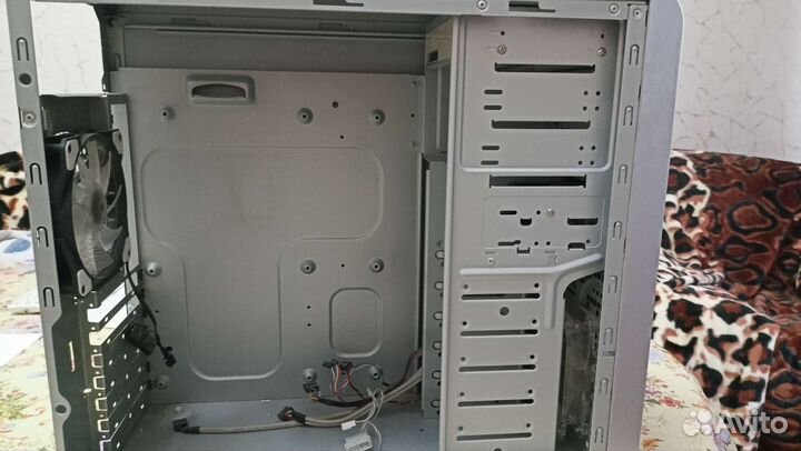 Корпус InWin EAR007