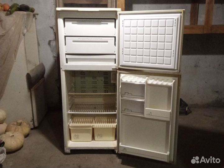 Холодильник бирюса