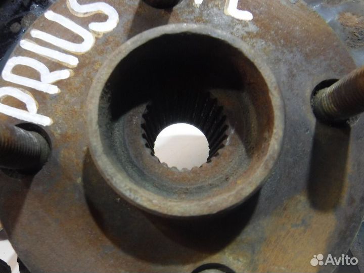 Кулак передний левый Toyota Prius
