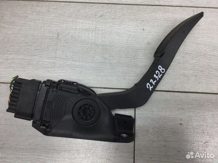 Педаль газа Ford Fiesta хэтчбек tzjb 2011