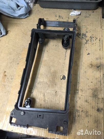 Кронштейн фары правый Scania