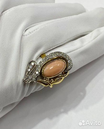 Золотое кольцо с камнем 18р