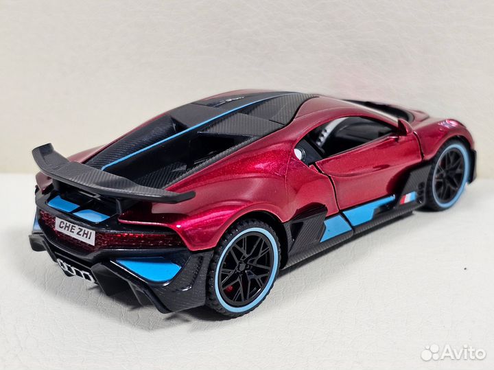 Модель машины Bugatti Divo красная 1:32