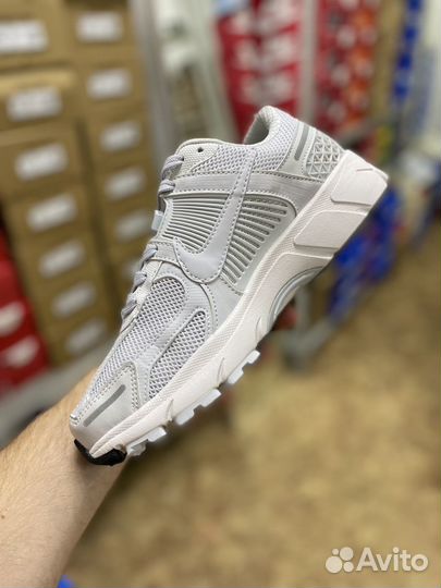 Кроссовки Nike air zoom vomero 5 white