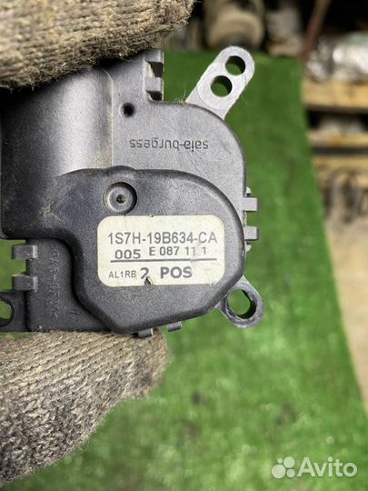 Сервопривод заслонки печки Ford Focus 2 хетчбек