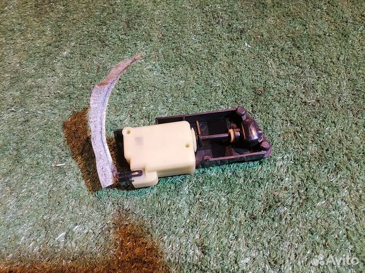 Замок лючка бензобака 9483311 Volvo V70 XC70 SW SZ