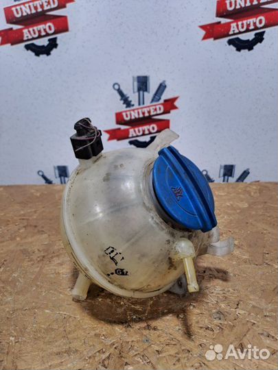 Бачок расширительный Volkswagen Passat B6 2.0 TDI