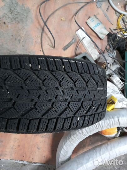 Tigar Winter 235/45 R18