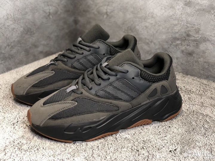 Кроссовки adidas yeezy boost 700 весна