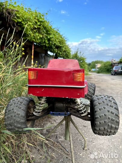 Бензиновая машинка на радиоуправлении