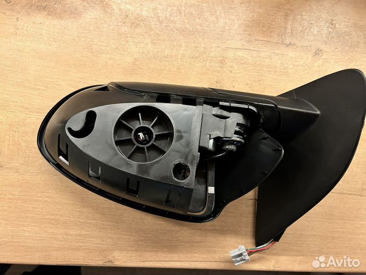 Боковое зеркало левое Nissan Qashqai j10