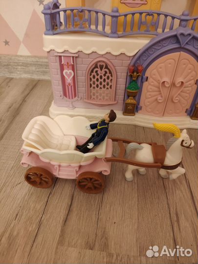 Игрушечный замок для кукол