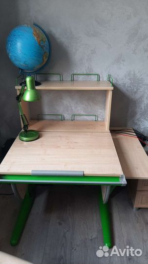 Детский письменный стол и стул