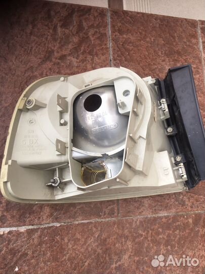 Задний внешний правый фонарь touareg 1